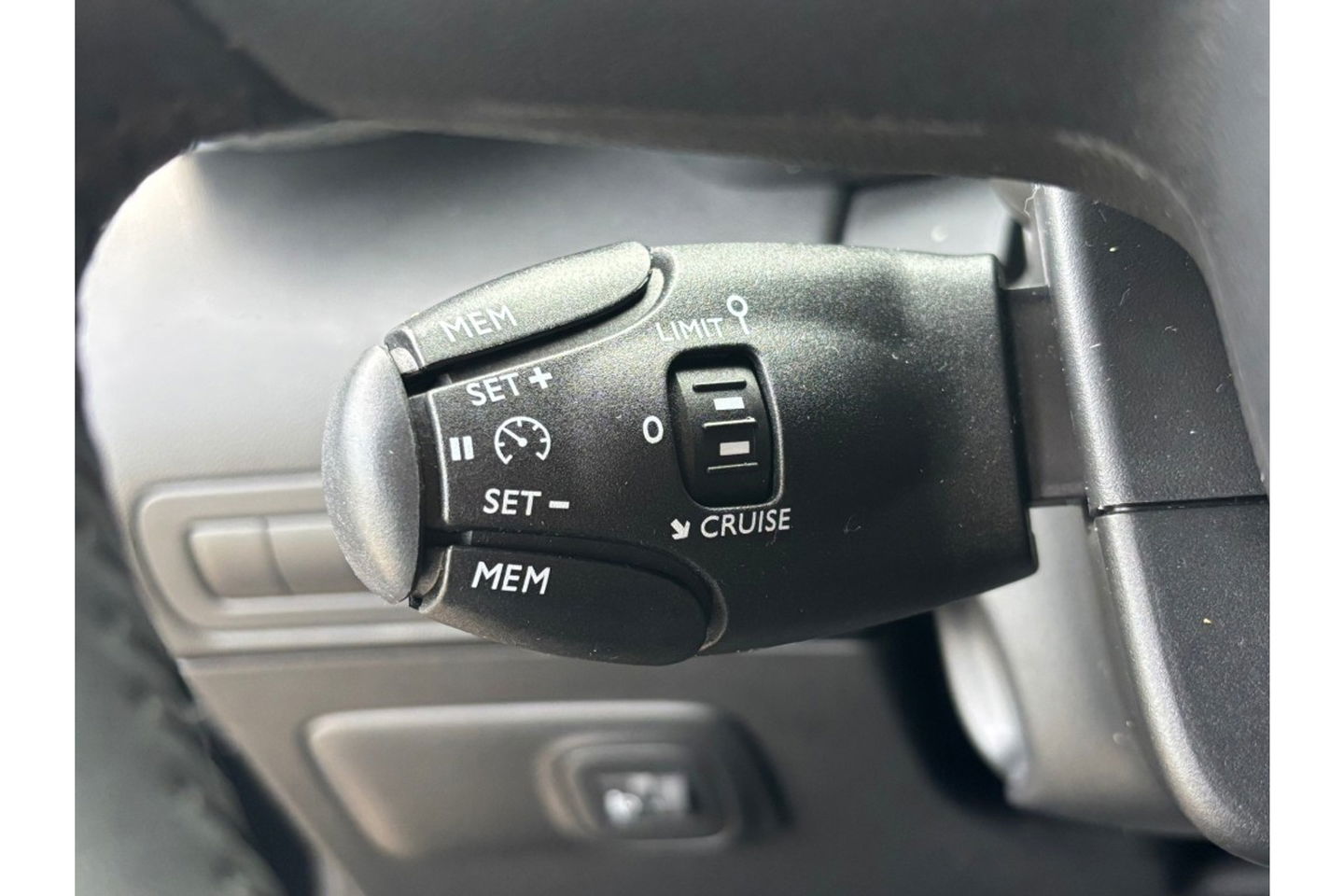 Citroën C3 Aircross 1.2 PT S&S SHINE AUTOMAAT NAVI PDC-CAMERA CRUISECONTROL.