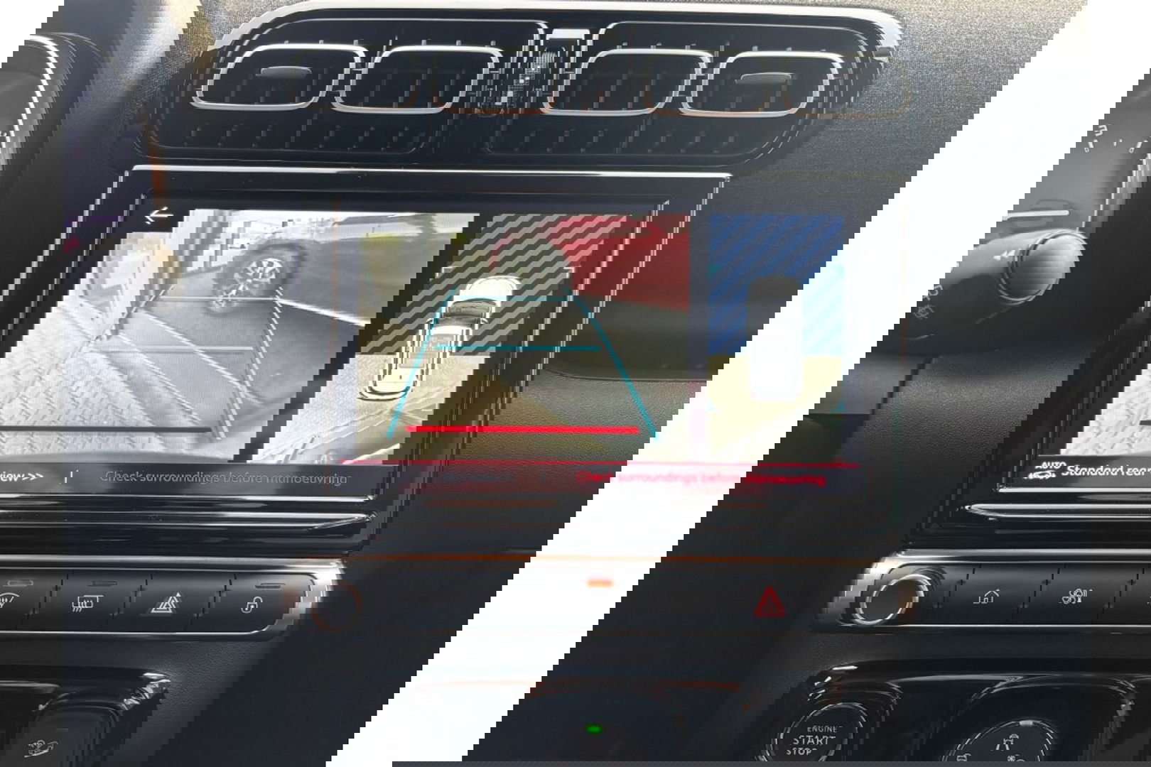 Citroën C3 Aircross 1.2 PT S&S SHINE AUTOMAAT NAVI PDC-CAMERA CRUISECONTROL.