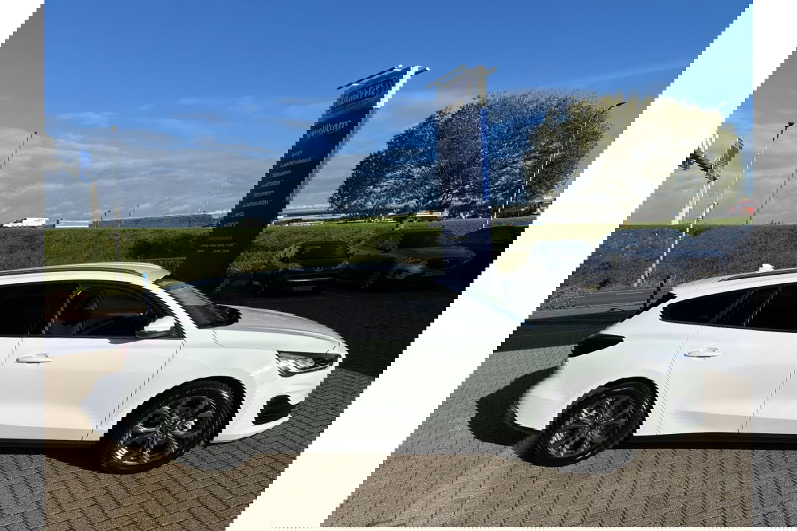 Ford Focus 1.0 TITANIUM X AIRCO WIDESCREEN PDC WINTERPACK.