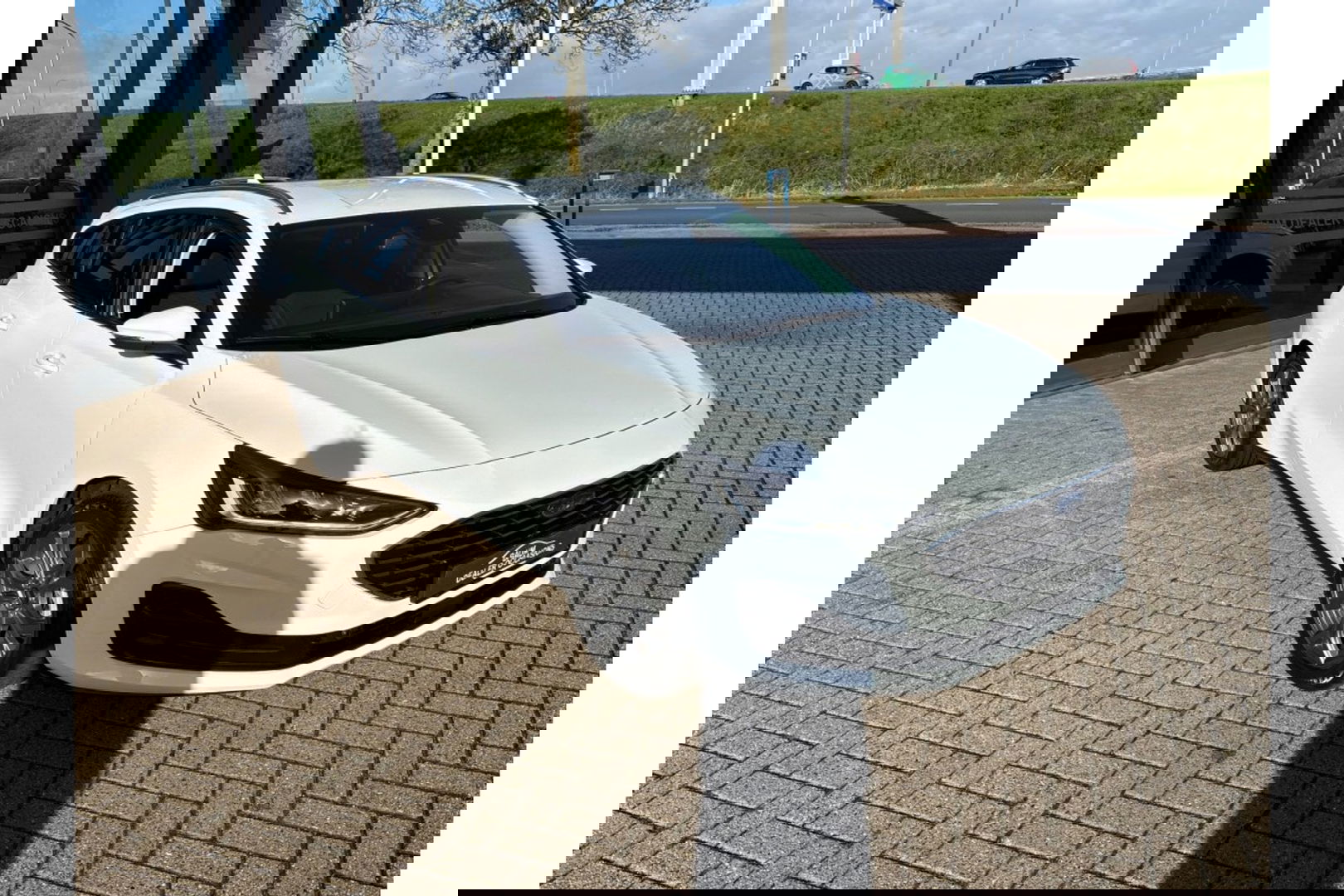 Ford Focus 1.0 TITANIUM X AIRCO WIDESCREEN PDC WINTERPACK.