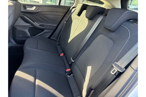 Ford Focus 1.0 TITANIUM X AIRCO WIDESCREEN PDC WINTERPACK.