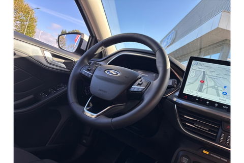 Ford Focus 1.0 TITANIUM X AIRCO WIDESCREEN PDC WINTERPACK.