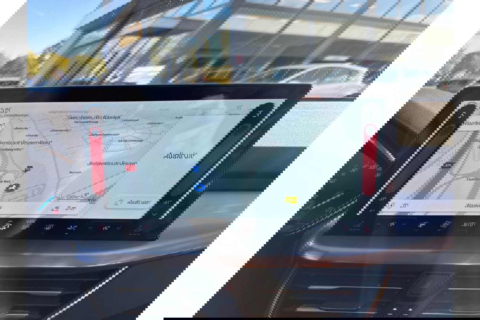 Ford Focus 1.0 TITANIUM X AIRCO WIDESCREEN PDC WINTERPACK.