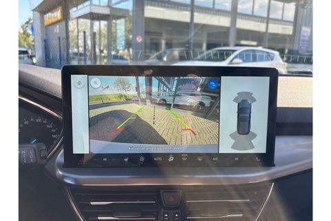 Ford Focus 1.0 TITANIUM X AIRCO WIDESCREEN PDC WINTERPACK.