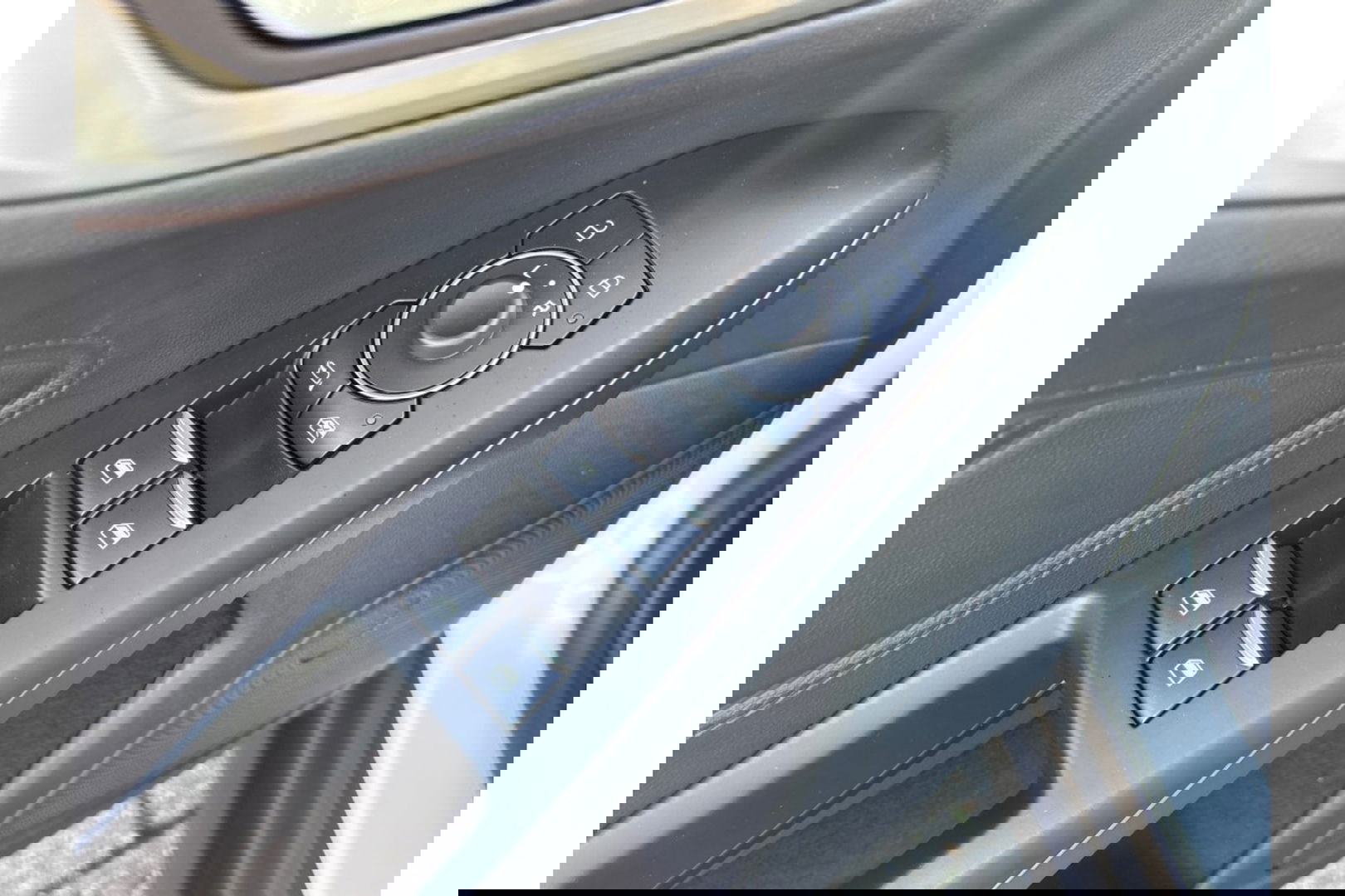 Ford Focus 1.0 TITANIUM X AIRCO WIDESCREEN PDC WINTERPACK.