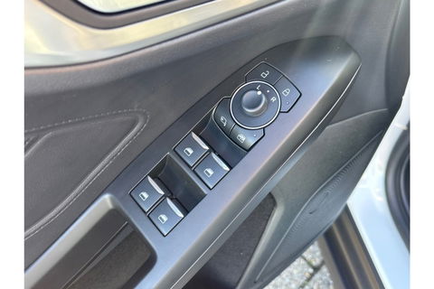 Ford Focus 1.0 TITANIUM X AIRCO WIDESCREEN PDC WINTERPACK.