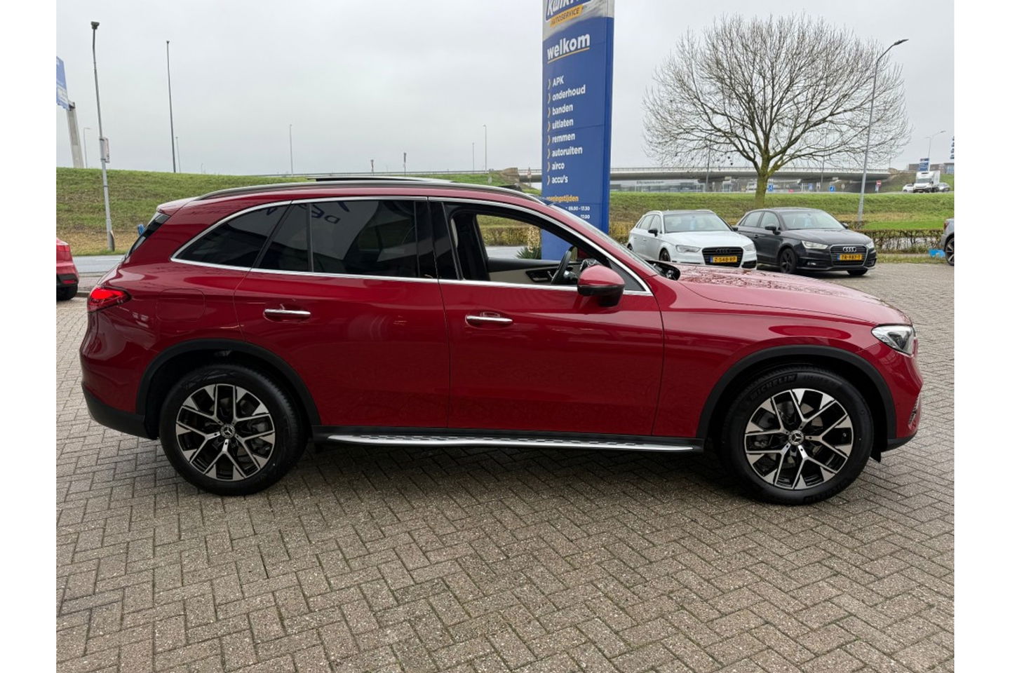 Mercedes-Benz GLC 300DE 4MATIC AMG LINE PANORAMA LEER NAVI PDC360GR.