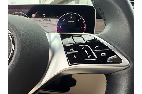 Mercedes-Benz GLC 300DE 4MATIC AMG LINE PANORAMA LEER NAVI PDC360GR.