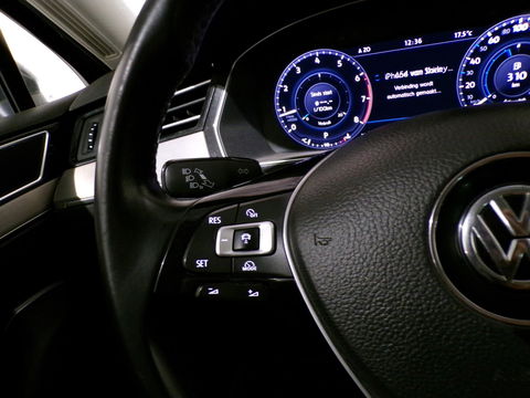 Volkswagen Passat Variant 1.4 TSI Highline Business R-Line "Origineel NL!" Automaat! Apple-Carplay Xenon 19"Velgen Adaptive-cruise