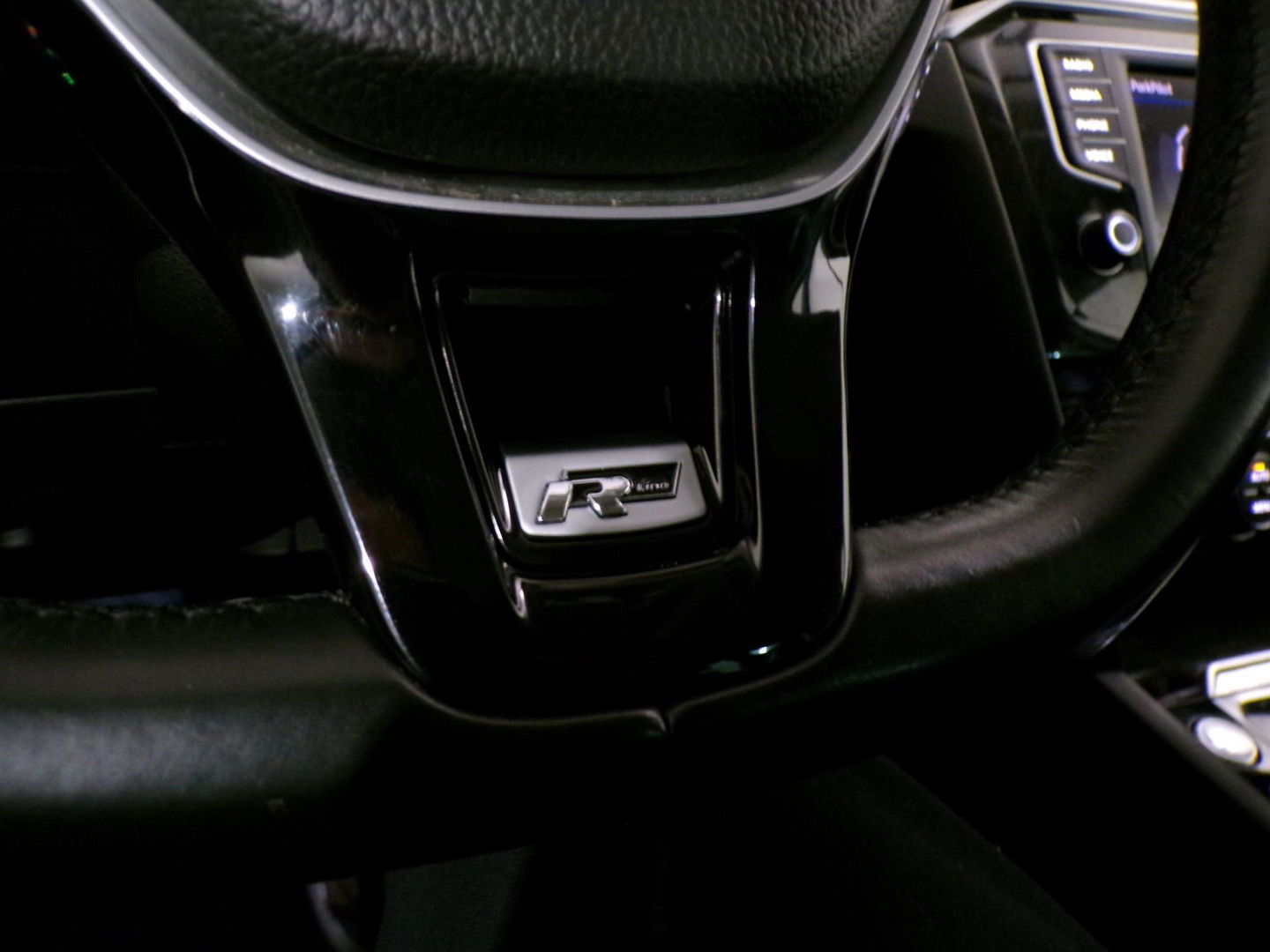 Volkswagen Passat Variant 1.4 TSI Highline Business R-Line "Origineel NL!" Automaat! Apple-Carplay Xenon 19"Velgen Adaptive-cruise