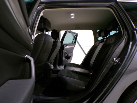 Volkswagen Passat Variant 1.4 TSI Highline Business R-Line "Origineel NL!" Automaat! Apple-Carplay Xenon 19"Velgen Adaptive-cruise