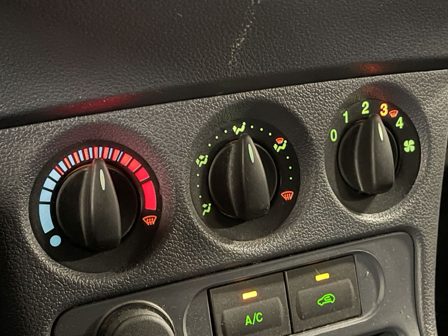 Ford Transit Connect T220S 1.8 TDCi Trend | Airconditioning | AUX | Elektrische ramen | Tussenschot | Achterdeuren |