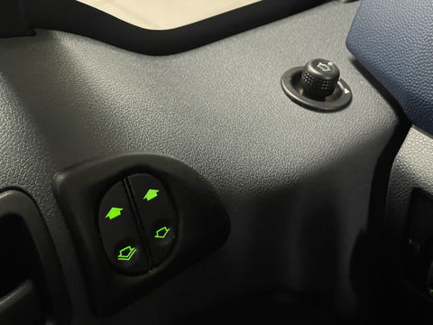 Ford Transit Connect T220S 1.8 TDCi Trend | Airconditioning | AUX | Elektrische ramen | Tussenschot | Achterdeuren |