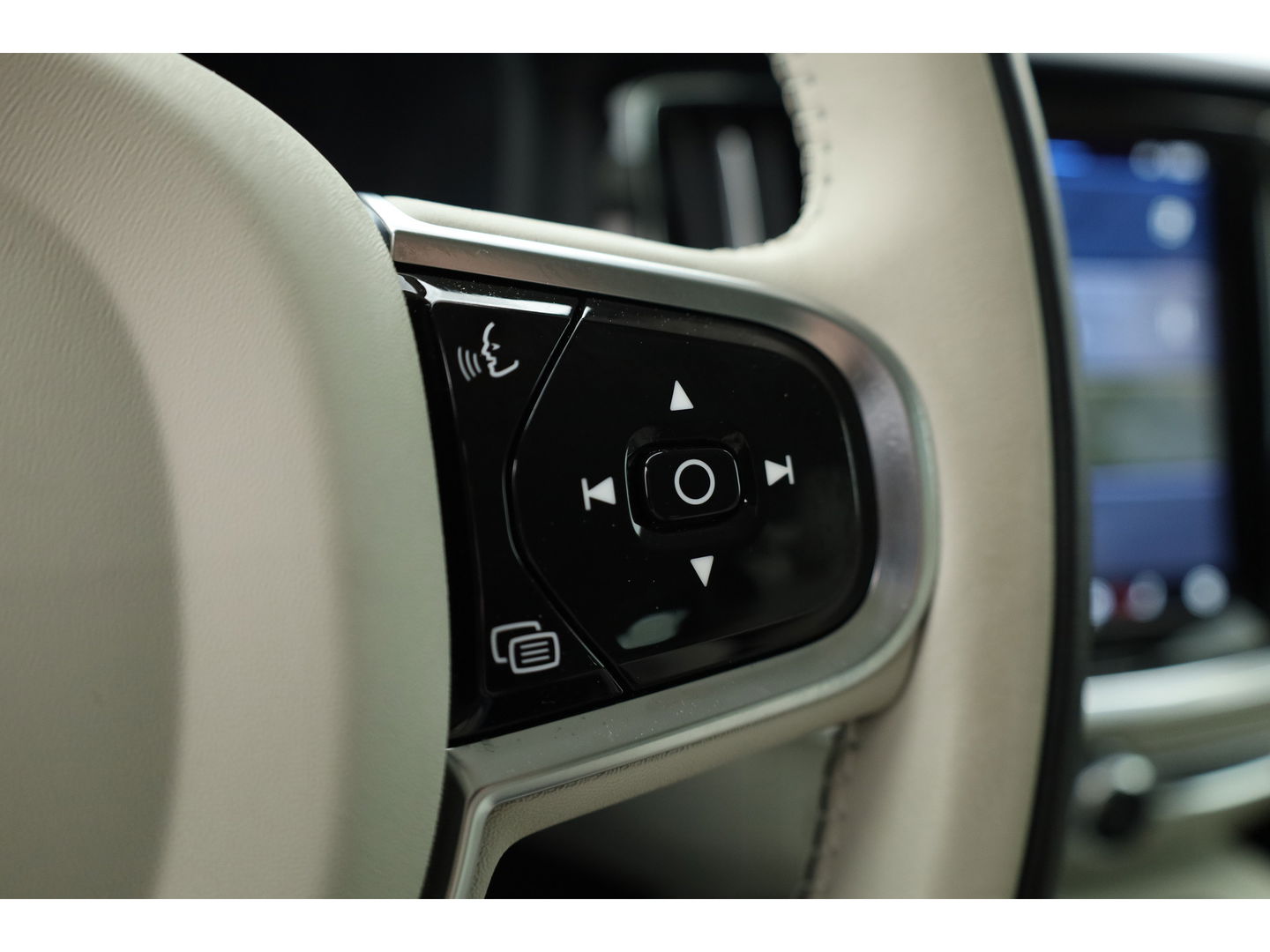 Volvo V60 2.0 T6 Plug-in hybrid AWD Plus Dark | ACC | BLIS | H&K | Stuur- & 4x stoelverw. | Elek. Voorstoelen |