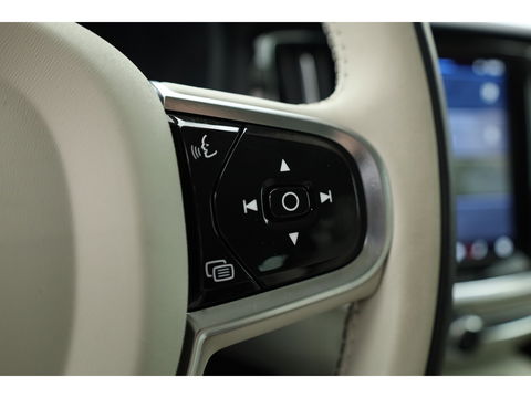 Volvo V60 2.0 T6 Plug-in hybrid AWD Plus Dark | ACC | BLIS | H&K | Stuur- & 4x stoelverw. | Elek. Voorstoelen |