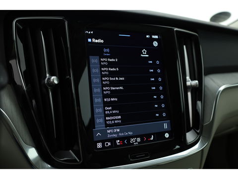 Volvo V60 2.0 T6 Plug-in hybrid AWD Plus Dark | ACC | BLIS | H&K | Stuur- & 4x stoelverw. | Elek. Voorstoelen |