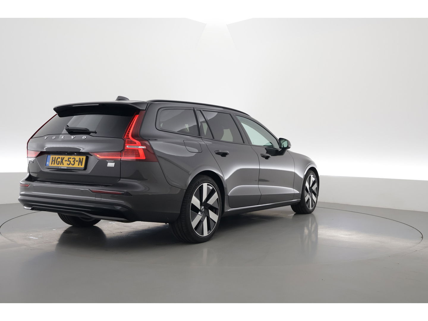 Volvo V60 2.0 T6 Plug-in hybrid AWD Plus Dark | ACC | BLIS | H&K | Stuur- & 4x stoelverw. | Elek. Voorstoelen |