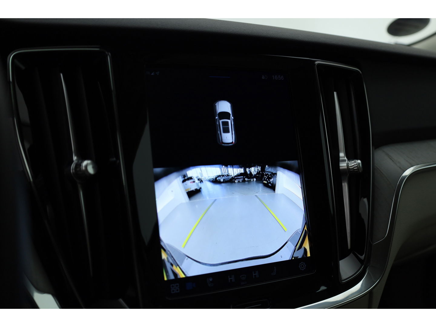 Volvo V60 2.0 T6 Plug-in hybrid AWD Plus Dark | ACC | BLIS | H&K | Stuur- & 4x stoelverw. | Elek. Voorstoelen |