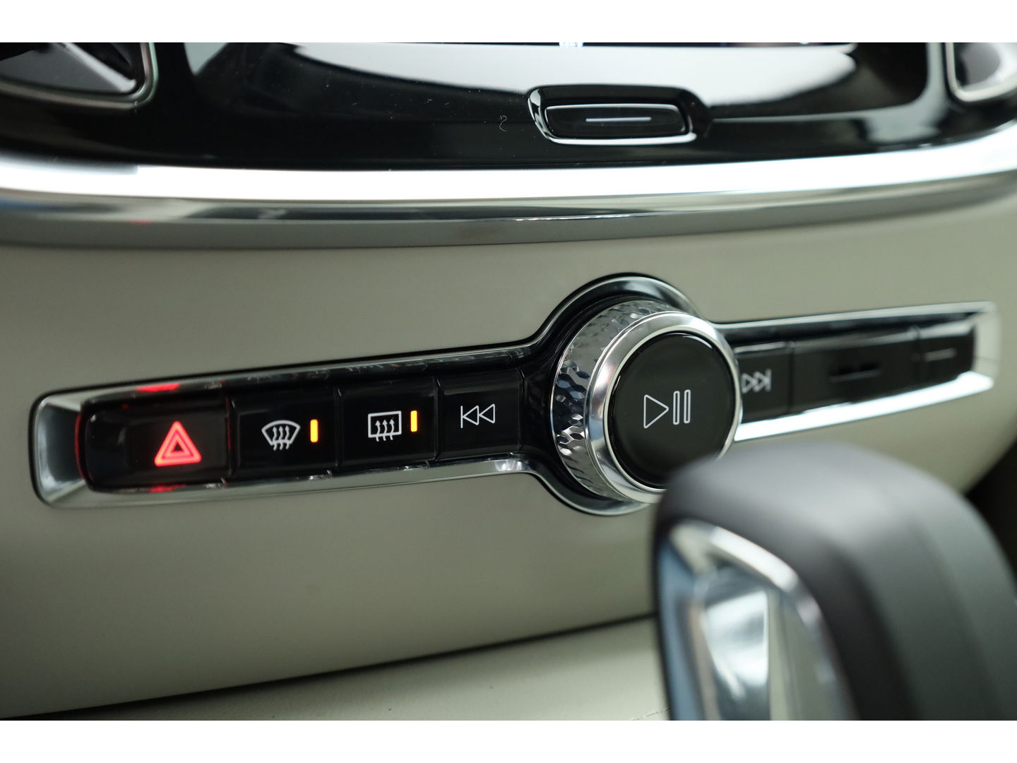 Volvo V60 2.0 T6 Plug-in hybrid AWD Plus Dark | ACC | BLIS | H&K | Stuur- & 4x stoelverw. | Elek. Voorstoelen |