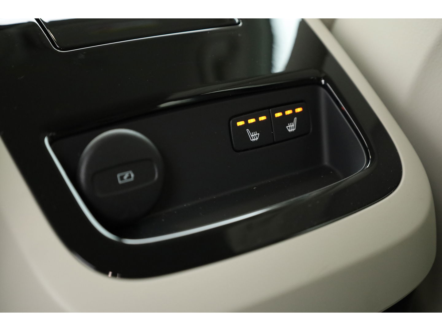 Volvo V60 2.0 T6 Plug-in hybrid AWD Plus Dark | ACC | BLIS | H&K | Stuur- & 4x stoelverw. | Elek. Voorstoelen |