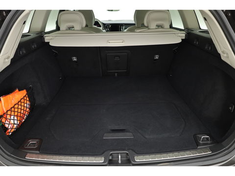 Volvo V60 2.0 T6 Plug-in hybrid AWD Plus Dark | ACC | BLIS | H&K | Stuur- & 4x stoelverw. | Elek. Voorstoelen |