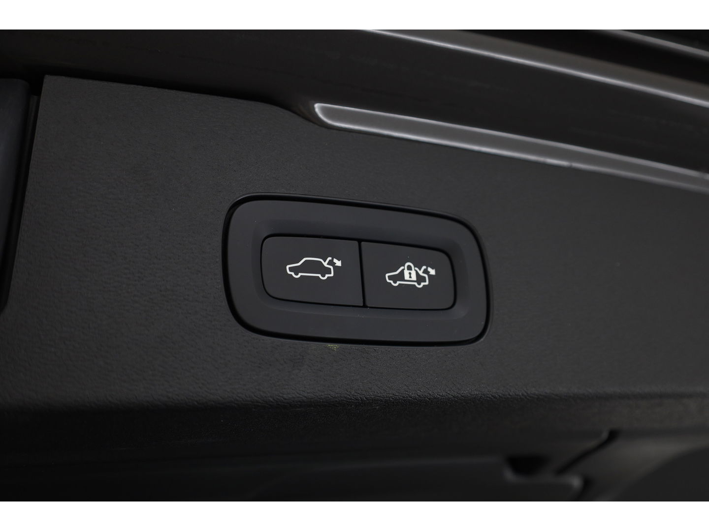 Volvo V60 2.0 T6 Plug-in hybrid AWD Plus Dark | ACC | BLIS | H&K | Stuur- & 4x stoelverw. | Elek. Voorstoelen |