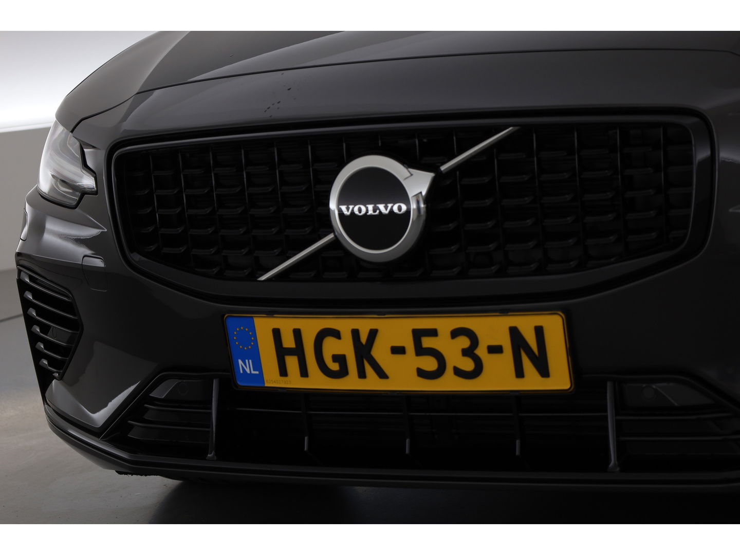 Volvo V60 2.0 T6 Plug-in hybrid AWD Plus Dark | ACC | BLIS | H&K | Stuur- & 4x stoelverw. | Elek. Voorstoelen |
