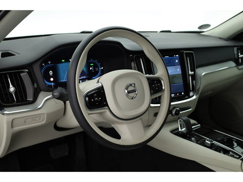 Volvo V60 2.0 T6 Plug-in hybrid AWD Plus Dark | ACC | BLIS | H&K | Stuur- & 4x stoelverw. | Elek. Voorstoelen |