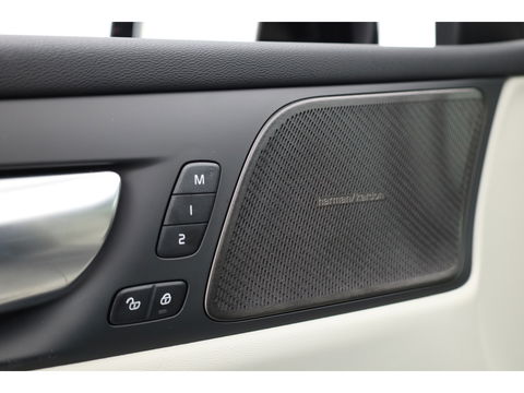 Volvo V60 2.0 T6 Plug-in hybrid AWD Plus Dark | ACC | BLIS | H&K | Stuur- & 4x stoelverw. | Elek. Voorstoelen |