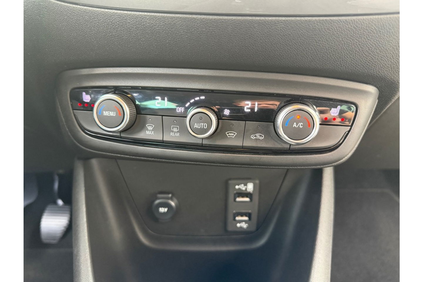 Opel Crossland 1.2 TURBO ELEGANCE 110PK AIRCO NAVI PDC-CAMERA.