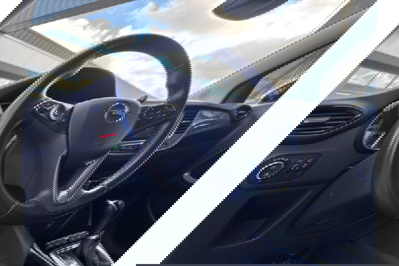 Opel Crossland 1.2 TURBO LEVEL 3 AUTOMAAT AIRCO NAVI PDC-CAMERA.