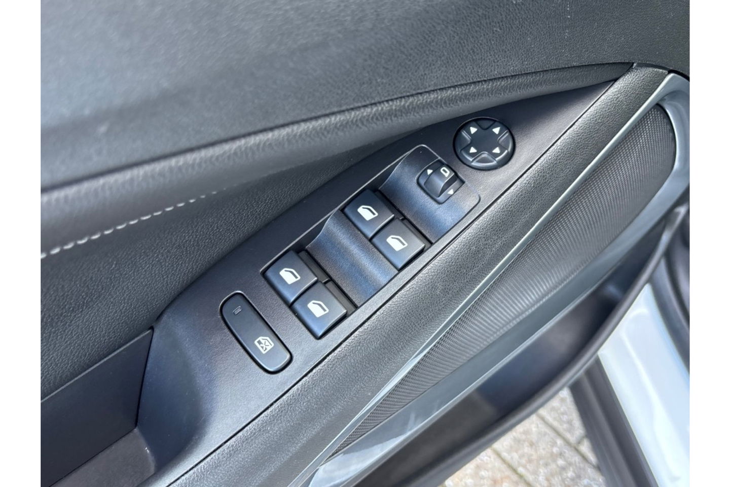 Opel Crossland 1.2 TURBO LEVEL 3 AUTOMAAT AIRCO NAVI PDC-CAMERA.