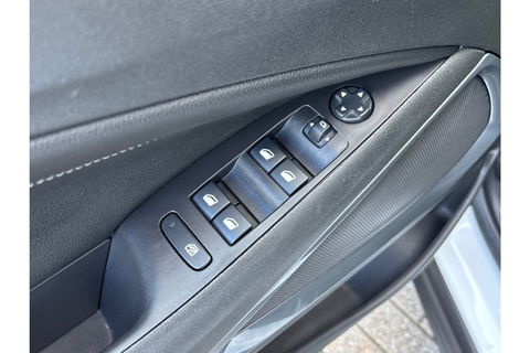 Opel Crossland 1.2 TURBO LEVEL 3 AUTOMAAT AIRCO NAVI PDC-CAMERA.