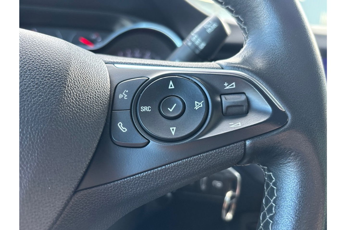 Opel Crossland 1.2 TURBO LEVEL 3 AUTOMAAT AIRCO NAVI PDC-CAMERA.