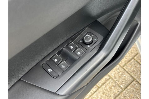 Volkswagen Polo 1.0 TSI AUTOMAAT 115PK GOAL EDITION NAVI PDC LMV ADAPCRUISE