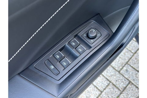 Volkswagen T-Roc 1.0 TSI GOAL EDITION AIRCO NAVI PDC LMV STOELVW