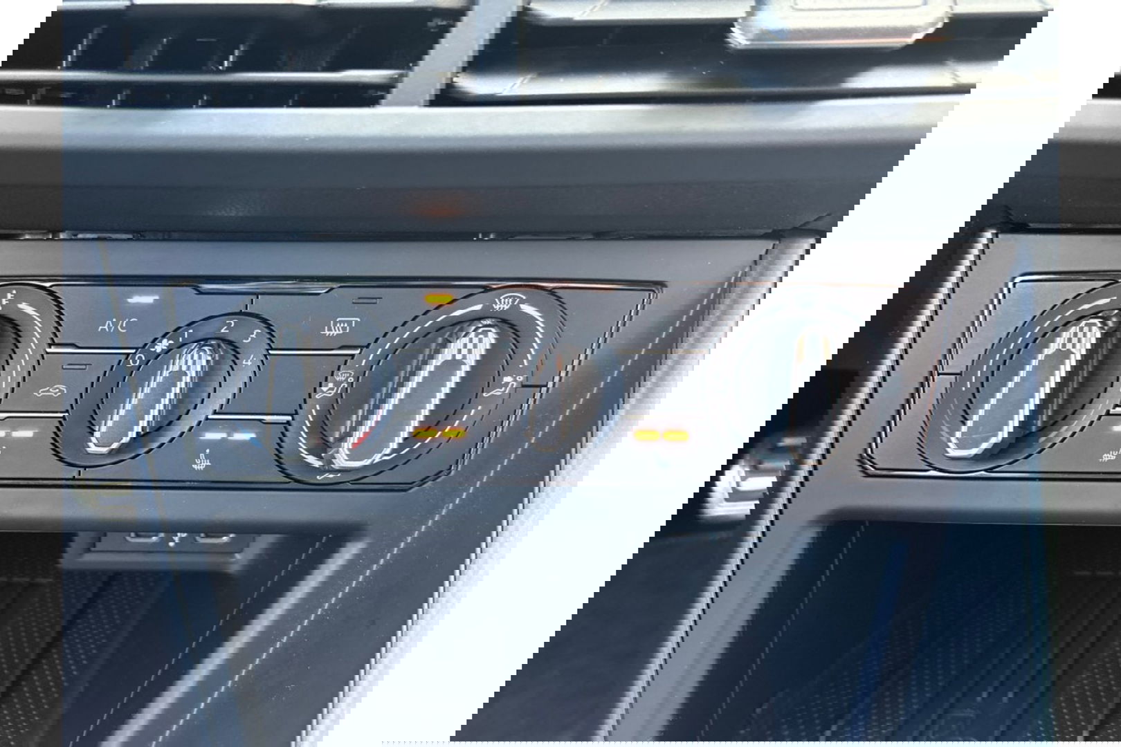 Volkswagen Taigo 1.0 TSI R-LINE AIRCO NAVI CARPLAY PDC STOELVERW.