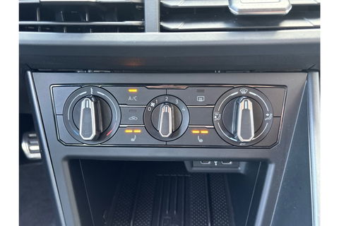 Volkswagen Taigo 1.0 TSI R-LINE AIRCO NAVI CARPLAY PDC STOELVERW.