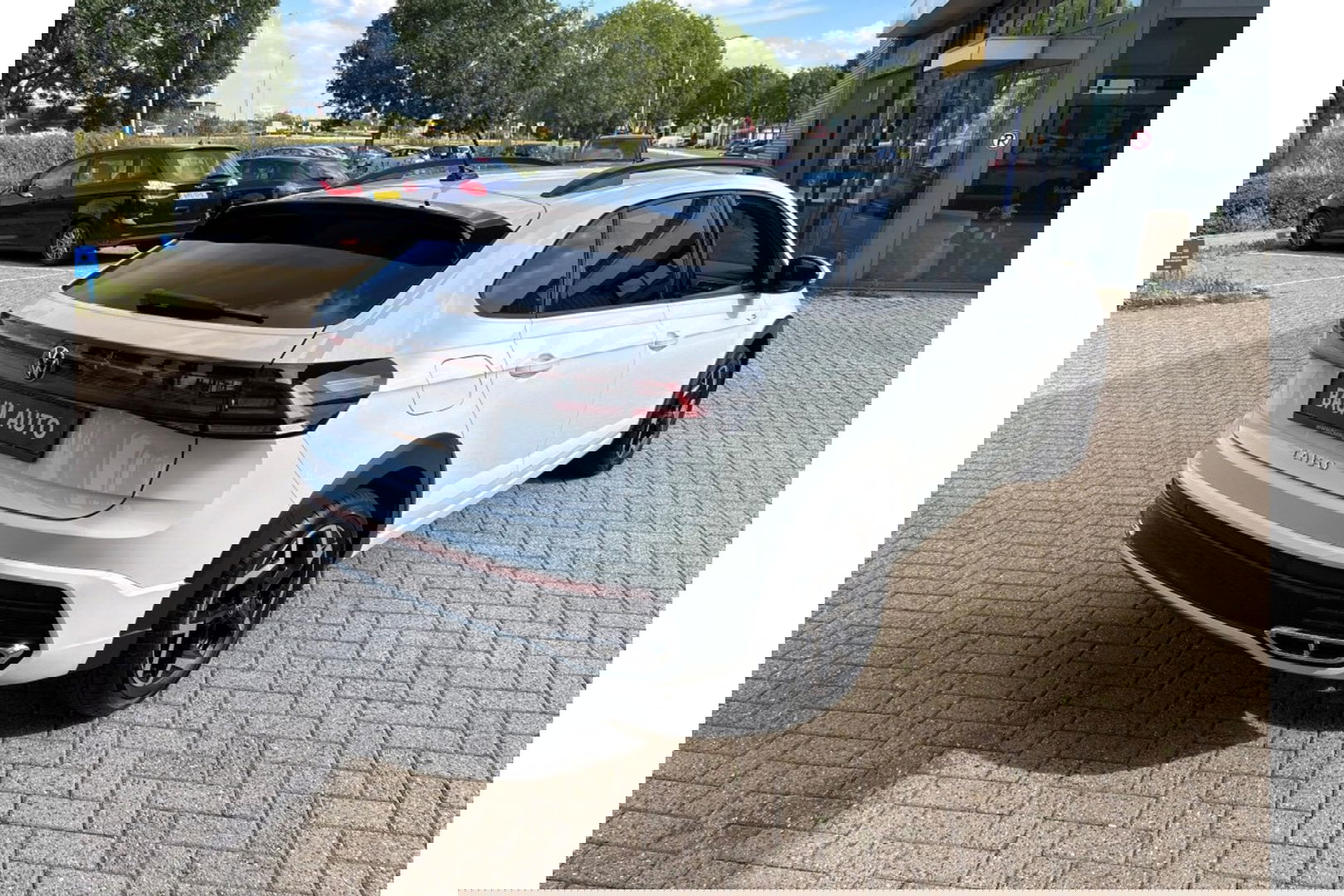 Volkswagen Taigo 1.0 TSI R-LINE AIRCO NAVI CARPLAY PDC STOELVERW.