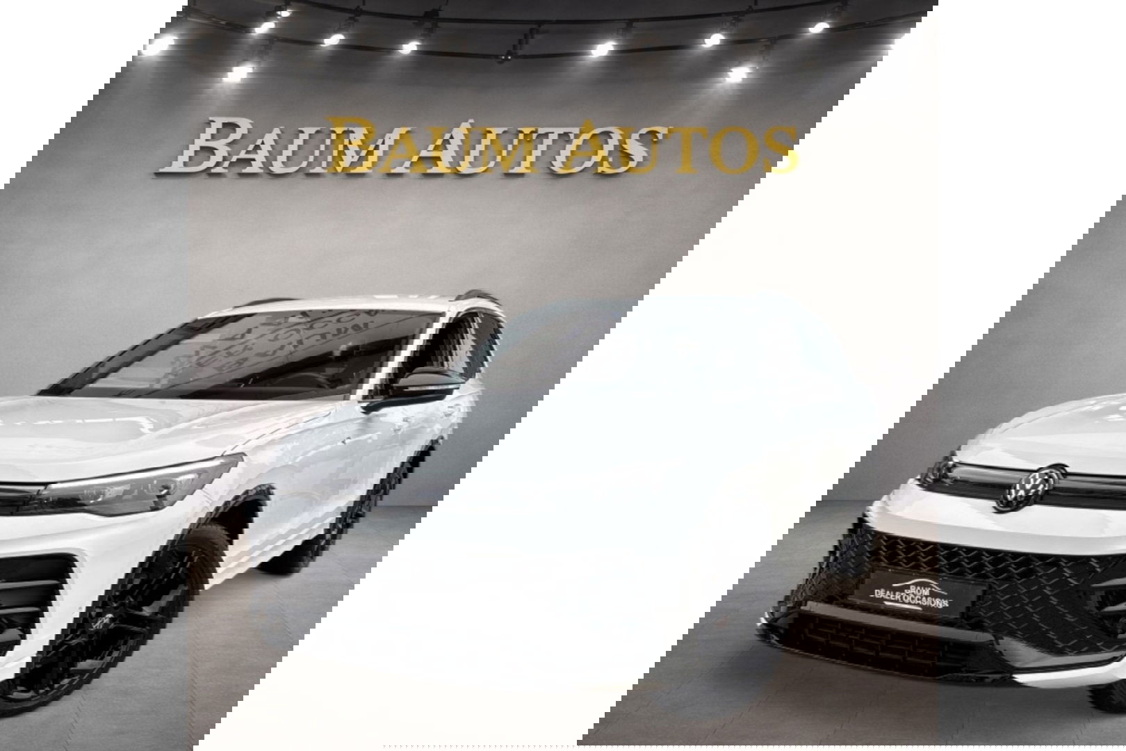 Volkswagen Tiguan 2.0 TDI R-LINE AUTOMAAT 150PK AIRCO NAVI BIGSCREEN PDC-CAMERA MASSAGE.