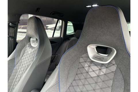 Volkswagen Tiguan 2.0 TDI R-LINE AUTOMAAT 150PK AIRCO NAVI BIGSCREEN PDC-CAMERA MASSAGE.