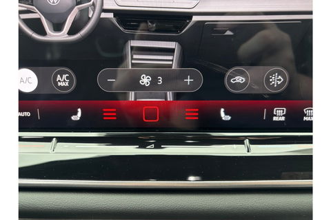 Volkswagen Tiguan 2.0 TDI R-LINE AUTOMAAT 150PK AIRCO NAVI BIGSCREEN PDC-CAMERA MASSAGE.