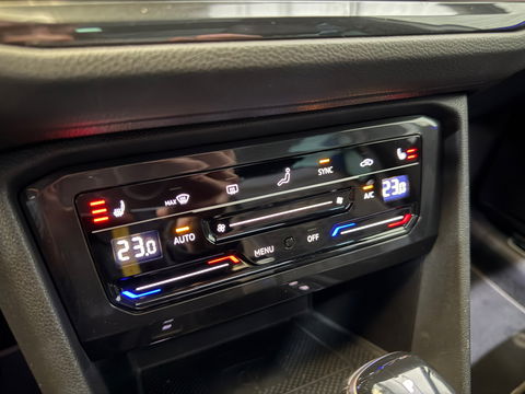 Volkswagen Tiguan 1.5 TSI R-Line Panoramadak, Applecarplay, Camera