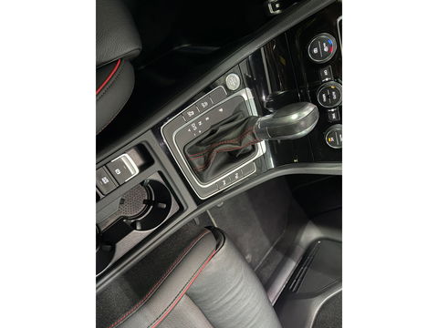 Volkswagen Golf 2.0 TSI GTI Performance