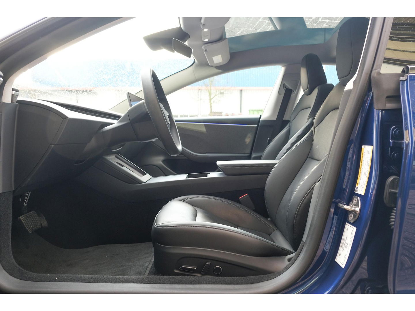 Tesla Model 3 283pk MJ2024 Nieuw model RWD 60 kWh Autopilot Zwart leder Stoelverwarming Camera NLauto 1e eigenaar