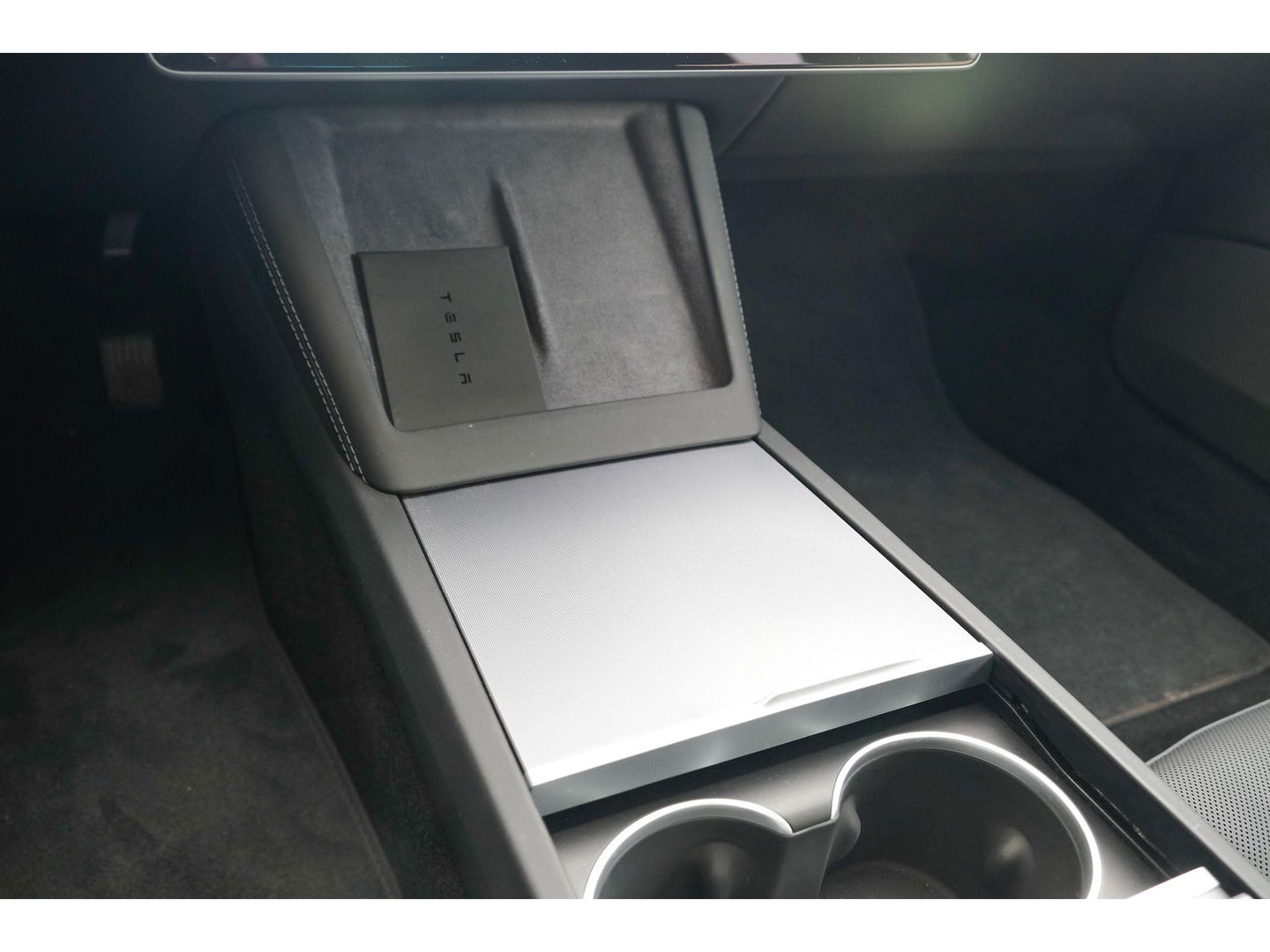 Tesla Model 3 283pk MJ2024 Nieuw model RWD 60 kWh Autopilot Zwart leder Stoelverwarming Camera NLauto 1e eigenaar