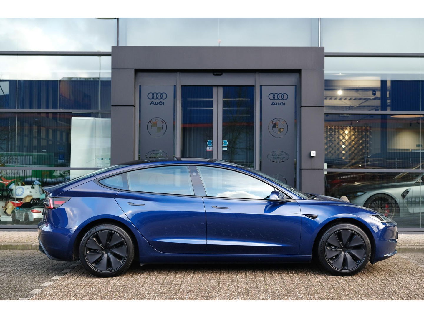 Tesla Model 3 283pk MJ2024 Nieuw model RWD 60 kWh Autopilot Zwart leder Stoelverwarming Camera NLauto 1e eigenaar