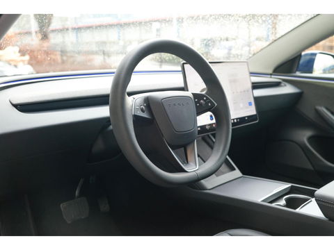 Tesla Model 3 283pk MJ2024 Nieuw model RWD 60 kWh Autopilot Zwart leder Stoelverwarming Camera NLauto 1e eigenaar