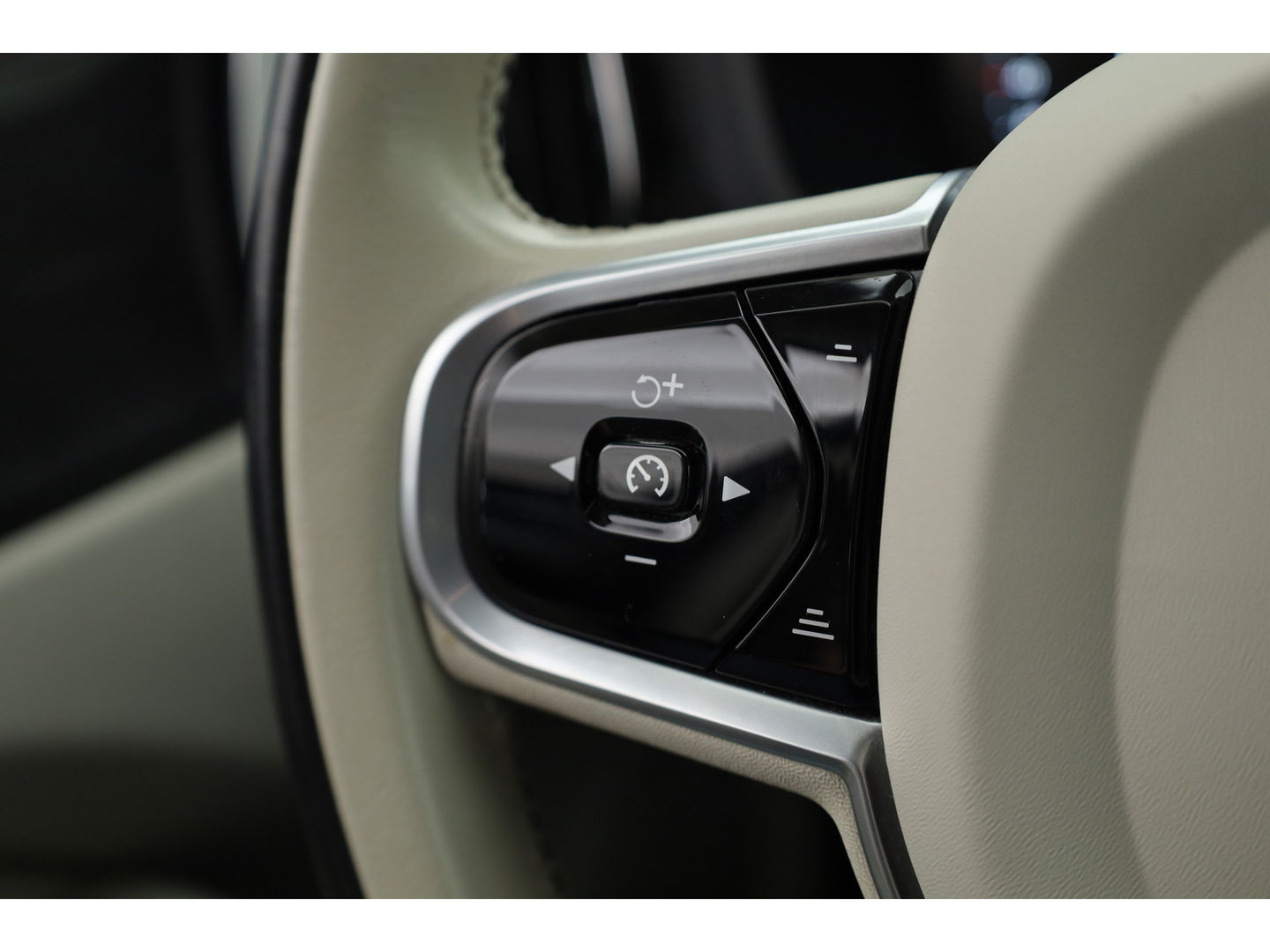 Volvo XC60 2.0 B4 Inscription Trekhaak | H&K Audio | Camera | Vol Lederen bekleding |