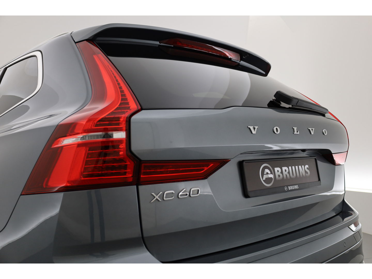 Volvo XC60 2.0 B4 Inscription Trekhaak | H&K Audio | Camera | Vol Lederen bekleding |